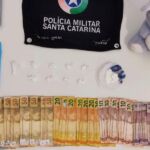 Polícia Militar apreende urso de pelúcia contendo entorpecentes e dinheiro