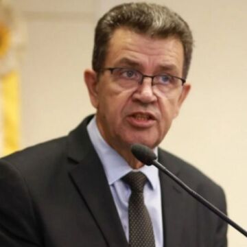 Vereador José Luiz Tancredo apresenta requerimento para eleição indireta em Tubarão Vereador José Luiz Tancredo apresenta requerimento para eleição indireta em Tubarão