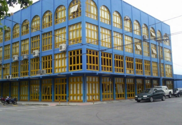 Prejudicados com o fechamento do colégio Energia, em Tubarão, serão indenizados