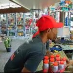 Homem ameaça funcionária e rouba dinheiro de padaria