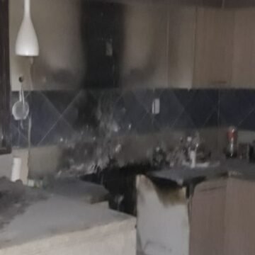 Incêndio destrói parte de uma cozinha em Garopaba Incêndio destrói parte de uma cozinha em Garopaba