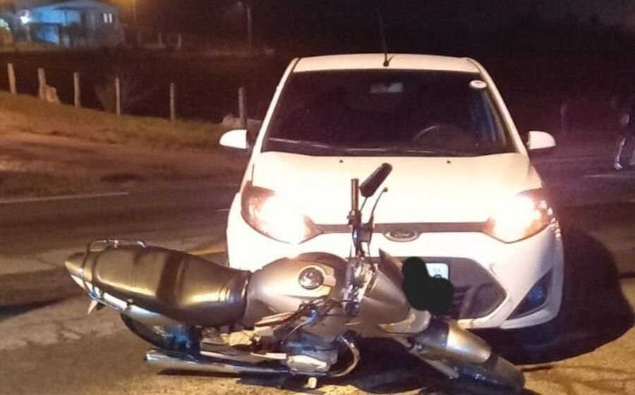 Acidente de trânsito deixa motociclista ferido e motorista em estado de choque