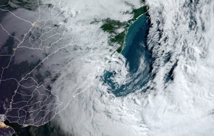 Ciclone extratropical perde força e deve se afastar de Santa Catarina nas próximas horas
