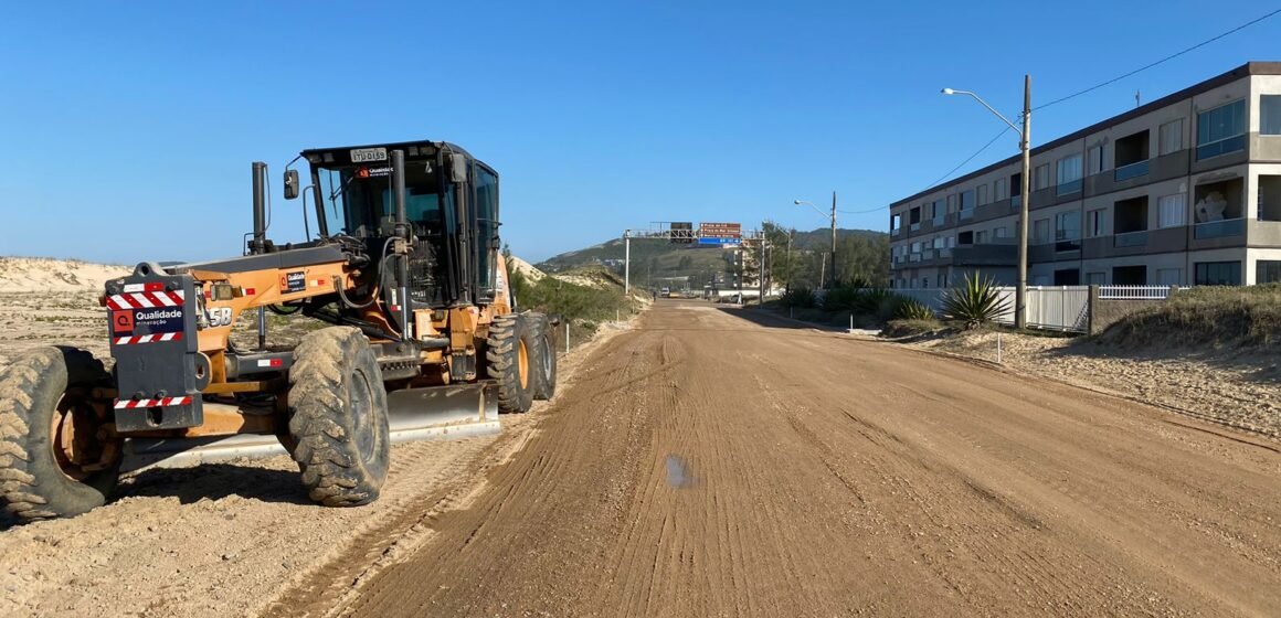 Laguna: Trecho final da estrada geral da Praia do Gi será asfaltado nos próximos dias