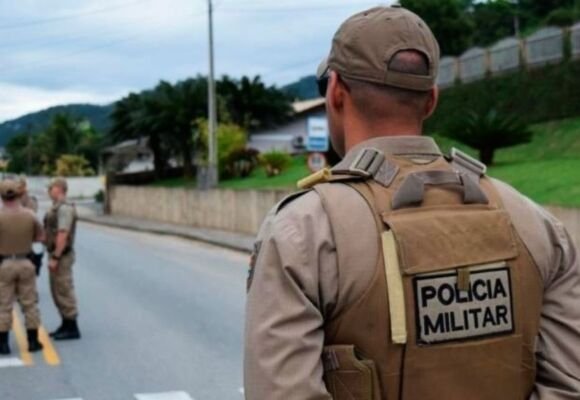 Mulher é presa  por vender drogas via delivery