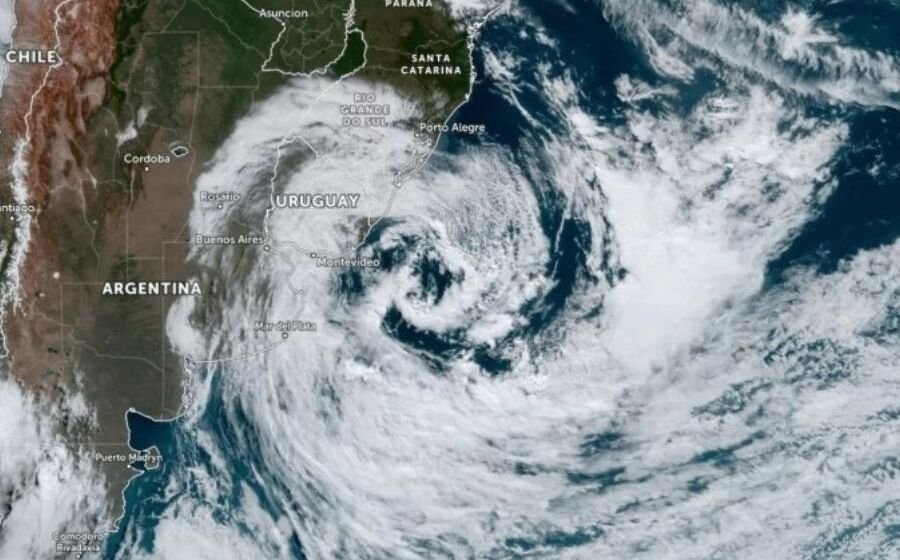 Litoral Sul de Santa Catarina em alerta para ventos intensos e ressaca