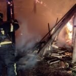 Galpão é completamente destruído em incêndio