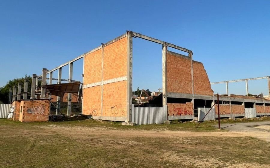 Assinatura da Ordem de Serviço marca retomada das obras do moderno Ginásio de Braço do Norte