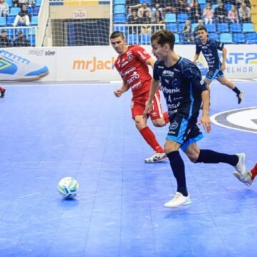 Tubarão Futsal vence Campo Mourão e chega a 10 jogos de invencibilidade