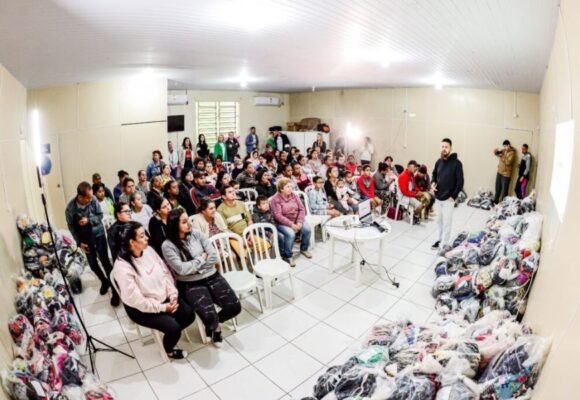 Famílias atendidas pelo CRAS do bairro Passagem, em Tubarão, são beneficiadas em ação social
