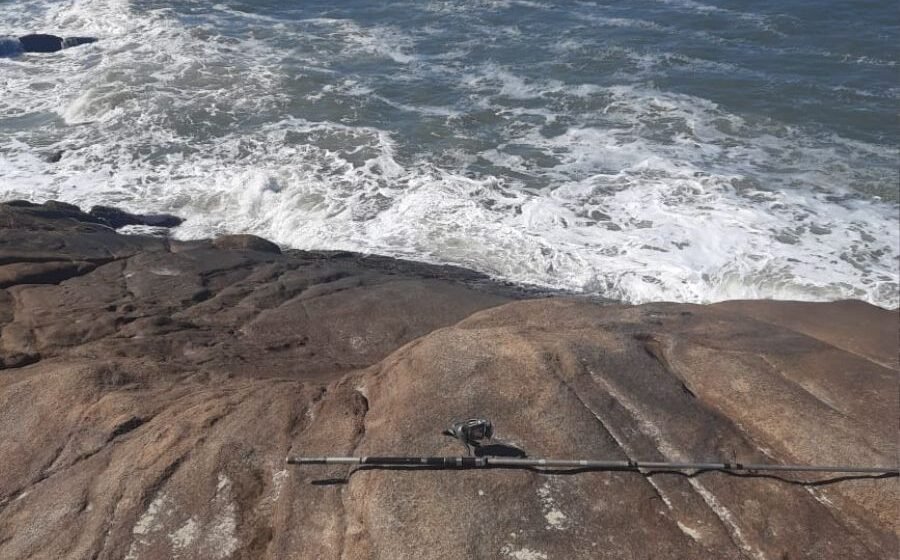 Morador de Içara morre após cair de costão na praia do Ipuã, em Laguna Morador de Içara morre após cair de costão na praia do Ipuã, em Laguna