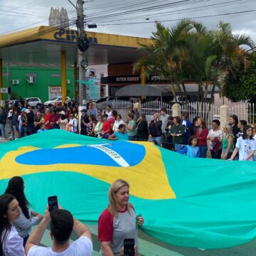 Desfile Cívico de 7 de setembro reúne milhares de pessoas em Capivari de Baixo
