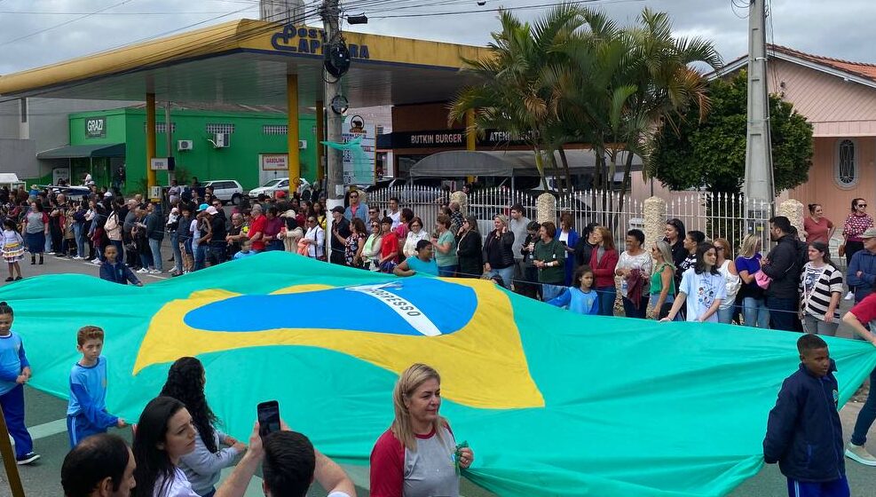 Desfile Cívico de 7 de setembro reúne milhares de pessoas em Capivari de Baixo Desfile Cívico de 7 de setembro reúne milhares de pessoas em Capivari de Baixo