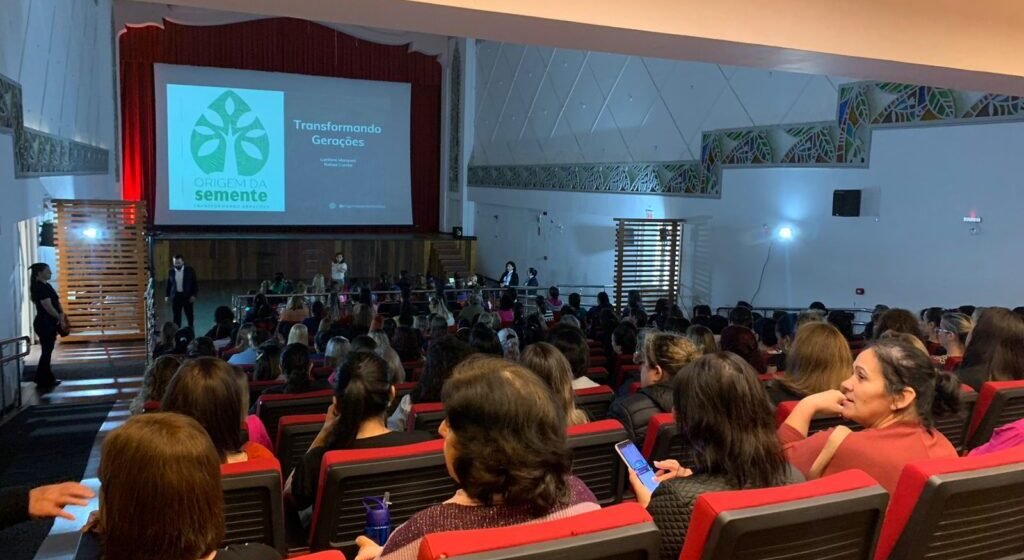 Laguna: Parada Pedagógica capacita 450 professores em inteligência emocional