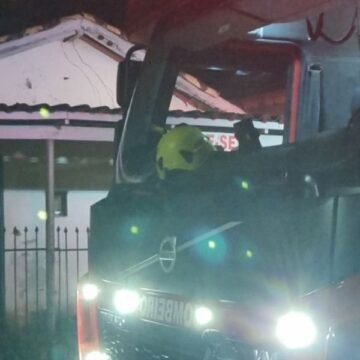 Residência abandonada tem cômodo destruído durante incêndio