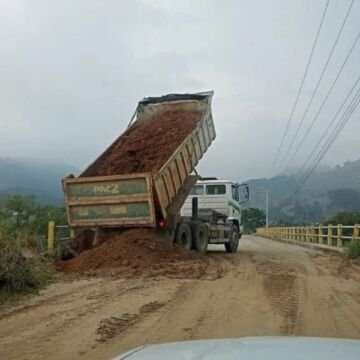 Reconstrução emergencial: ponte do riacho passa por intervenções Reconstrução emergencial: ponte do riacho passa por intervenções