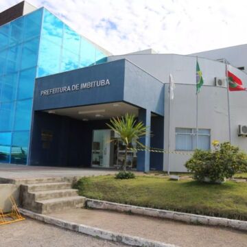 Operação da Polícia Civil cumpre mandados de busca e apreensão a apura desvio na Prefeitura de Imbituba Operação da Polícia Civil cumpre mandados de busca e apreensão a apura desvio na Prefeitura de Imbituba