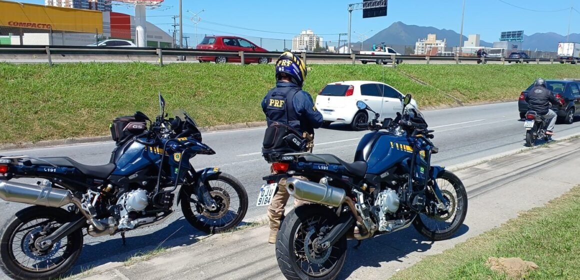 PRF realiza operação para reduzir acidentes envolvendo motociclistas nas rodovias de SC