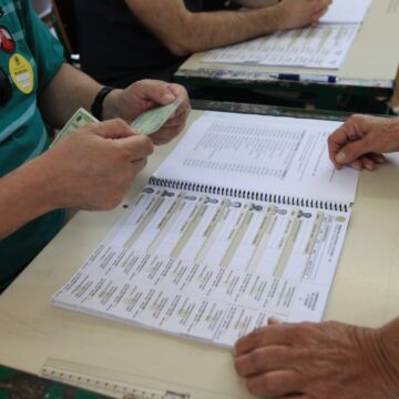 Mesário é condenado à prisão e pagamento de dano moral coletivo por fraudar votos nas eleições de Pescaria Brava em 2016 Mesário é condenado à prisão e pagamento de dano moral coletivo por fraudar votos nas eleições de Pescaria Brava em 2016