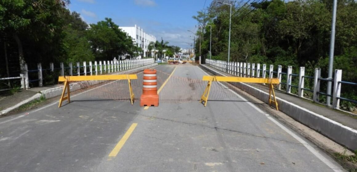 Ponte no Bairro Santo André em Capivari de Baixo segue interditada
