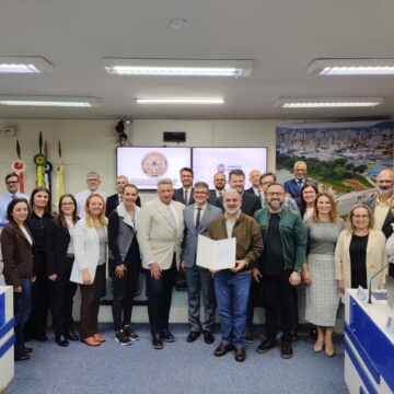 Colégio Dehon é homenageado na Câmara de Vereadores de Tubarão por ter recebido dois prêmios internacionais