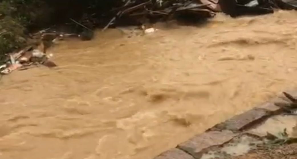 Secretaria de Infraestrutura de Braço do Norte realiza desobstruções e segue monitorando áreas de risco