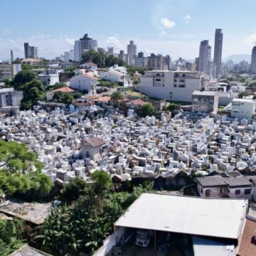 Cemitérios são preparados para o Dia de Finados Cemitérios são preparados para o Dia de Finados