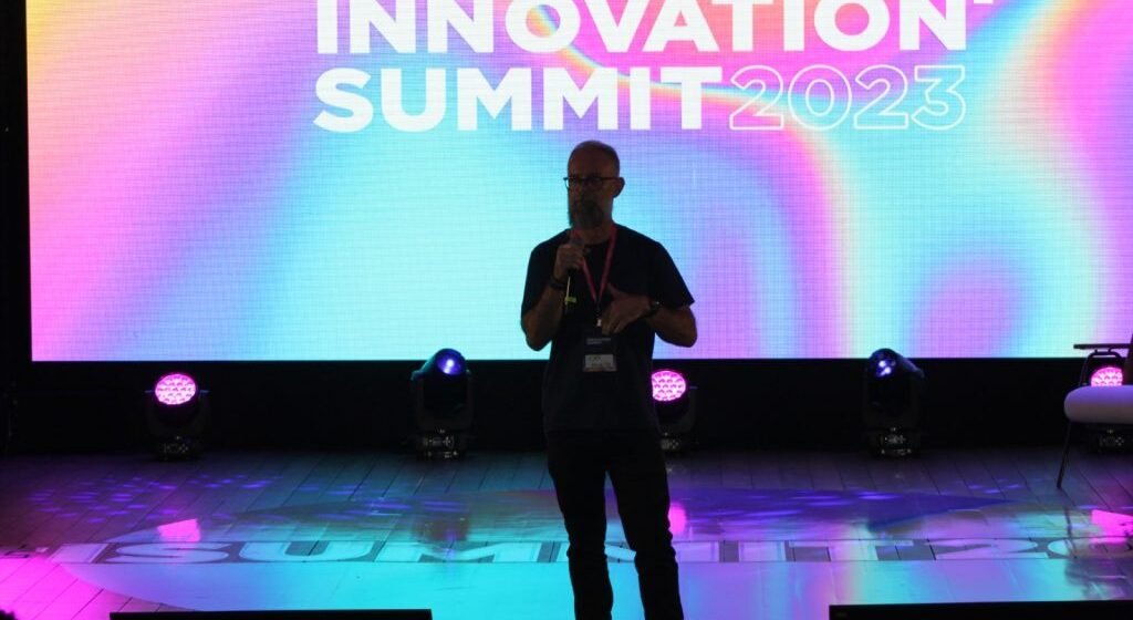 Rumos da tecnologia, inovação e criatividade no mundo empreendedor são apresentados no iSummit