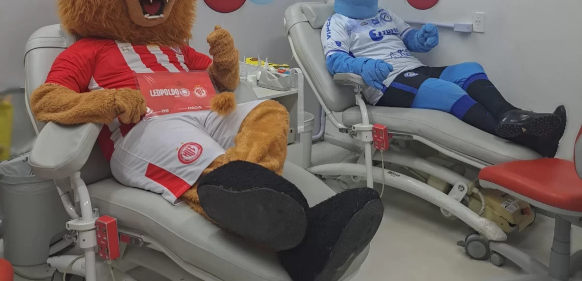Mascotes dos clubes de futebol da cidade participam da Semana Nacional do Doador de Sangue Mascotes dos clubes de futebol da cidade participam da Semana Nacional do Doador de Sangue