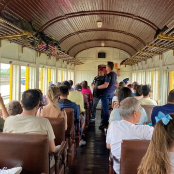 Mais de 270 pessoas participam do passeio de trem neste fim de semana