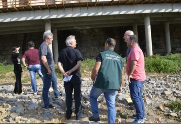 Muro de contenção é construído na beira-rio – Prefeitura de Tubarão