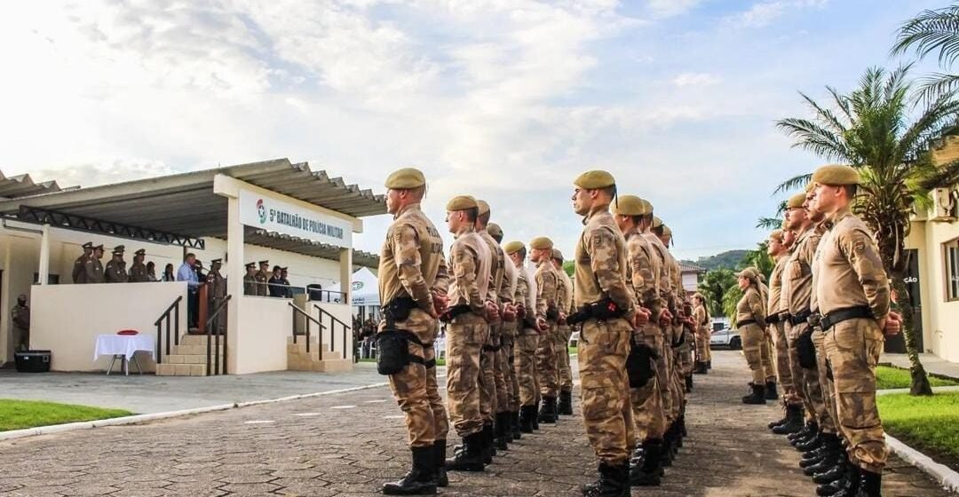 5º Batalhão de Polícia Militar realiza ato de promoção de oficiais e praças e entrega de medalhas