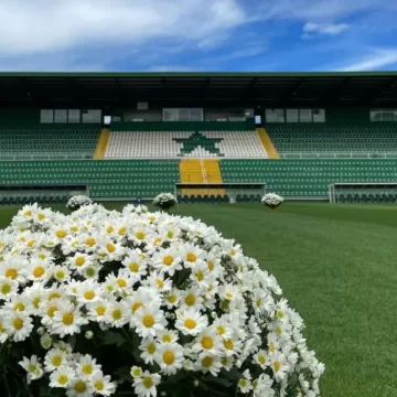 Torcedores homenageiam vítimas do acidente aéreo da Chapecoense na Arena Condá