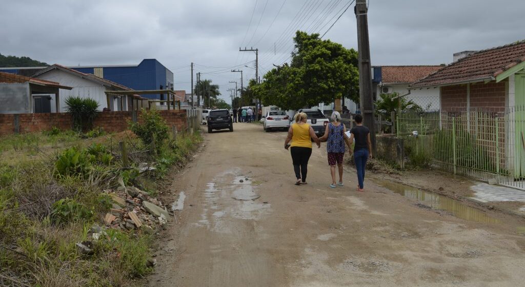 Prefeitura de Tubarão entrega de três ordens de serviço de pavimentações
