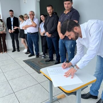 Gravatal: Obras em escolas no valor de R$ 1 milhão são entregues Gravatal: Obras em escolas no valor de R$ 1 milhão são entregues