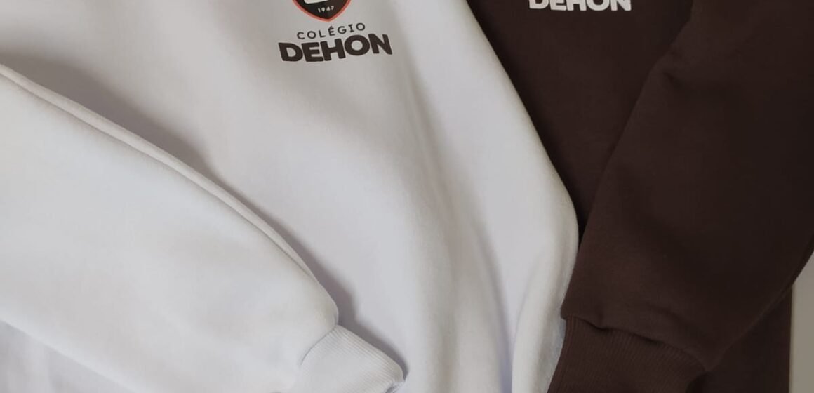 Nova logo do Colégio Dehon chega aos uniformes em 2024