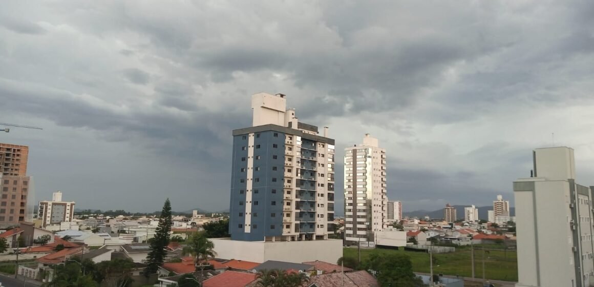 Defesa Civil Estadual emite alerta para temporais com chuva intensa entre quarta (6) e quinta-feira (7)