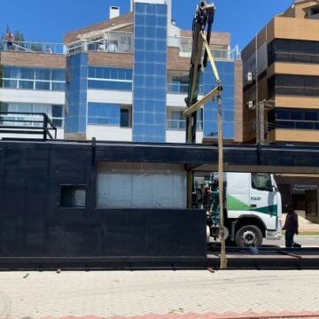 Segundo quiosque é instalado na beira-mar de Laguna