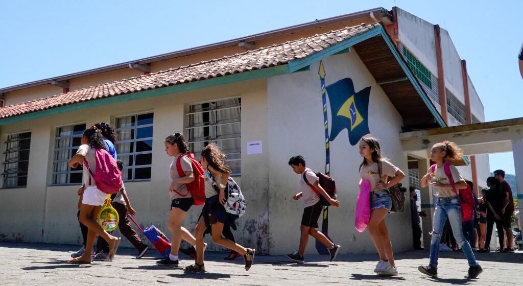 Governo do Estado cria Programa Estadual das Escolas Cívico-Militares