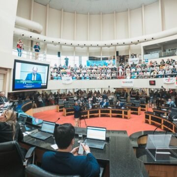 Proposta do Governo de SC que acaba com cobrança dos 14% para os aposentados é aprovada na Alesc