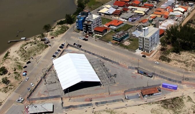 “Os megaeventos na orla do Mar Grosso estão com os dias contados”, afirma prefeito de Laguna
