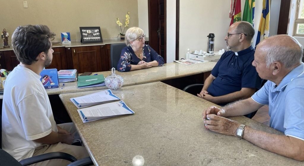 Prefeitura de Capivari de Baixo assina acordo para destinar R$ 1,5 milhão para Ceaca e Apae