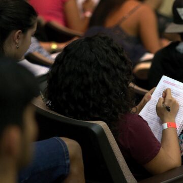 Lei que cria poupança para estudantes do ensino médio é sancionada Lei que cria poupança para estudantes do ensino médio é sancionada