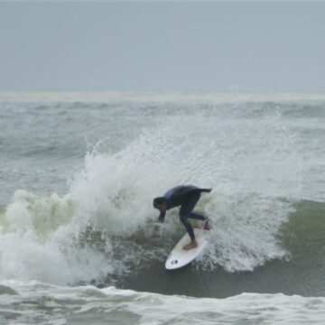 Associação de Surf e Tow In do Farol de Santa Marta lança categoria Parasurf neste sábado (6)