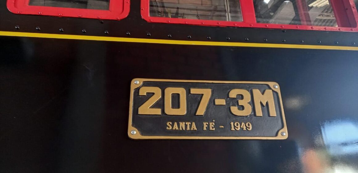 Locomotiva restaurada é transportada para Lauro Müller nesta quinta-feira (11) Locomotiva restaurada é transportada para Lauro Müller nesta quinta-feira (11)