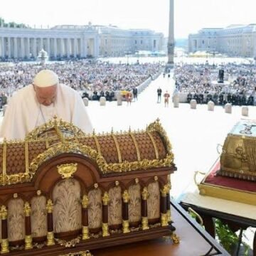 Relíquias de Santa Teresinha fazem peregrinação pelo Brasil; mais de 70 cidades receberão, incluindo Tubarão Relíquias de Santa Teresinha fazem peregrinação pelo Brasil; mais de 70 cidades receberão, incluindo Tubarão