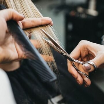 Cabeleireira tubaronense se destaca na área em Portugal