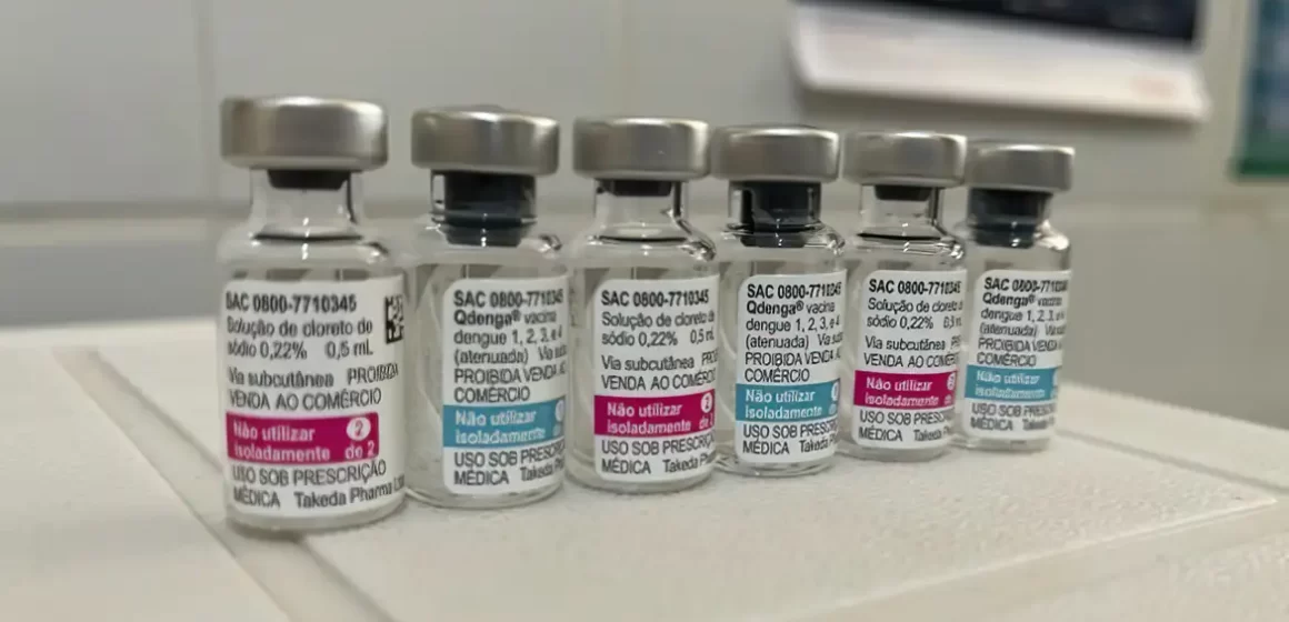 Primeiras doses da vacina do SUS contra dengue chegam ao Brasil