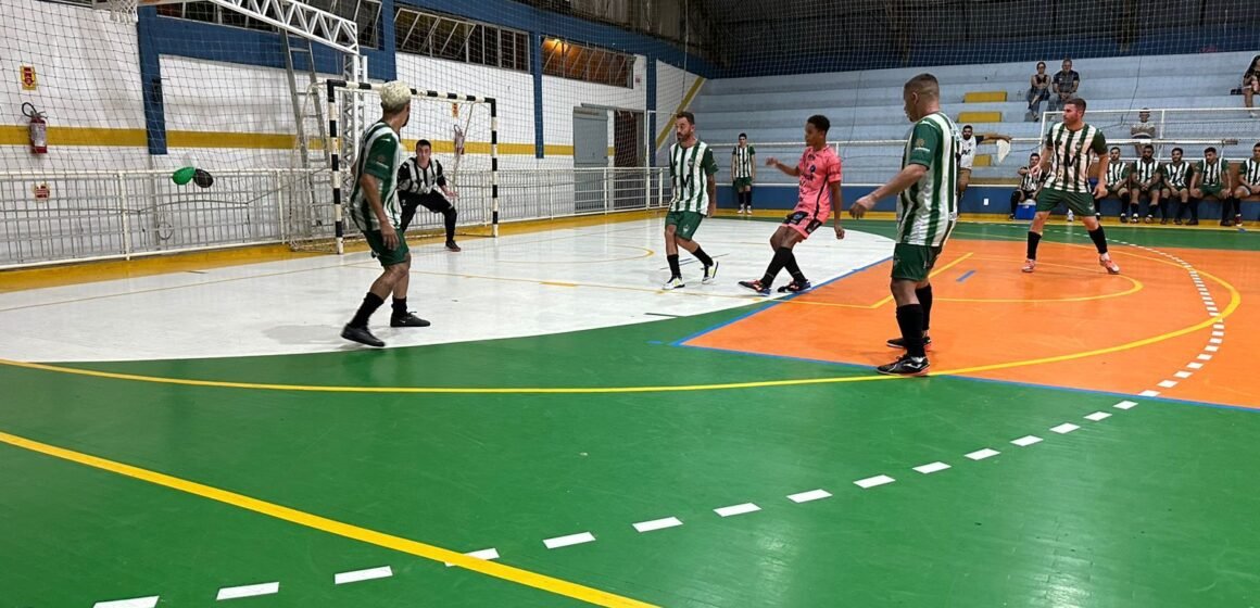 Tubarão Futsal goleia anfitrião em jogo festivo por 17×1