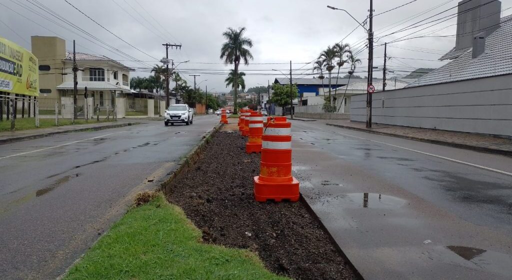 Tubarão: Avenida Pedro Zapelini terá nova rotatória com trechos luminosos Tubarão: Avenida Pedro Zapelini terá nova rotatória com trechos luminosos